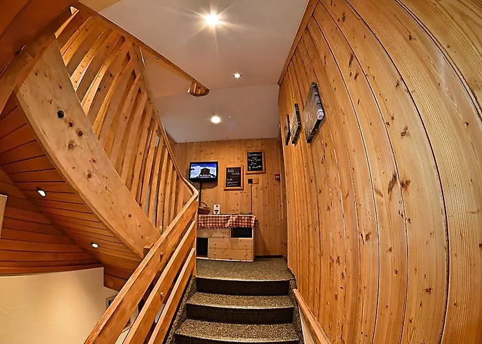 Erzhorn ホテル アローザ